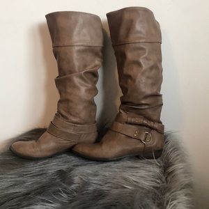 Sale🚨🚨Tan boots 👢